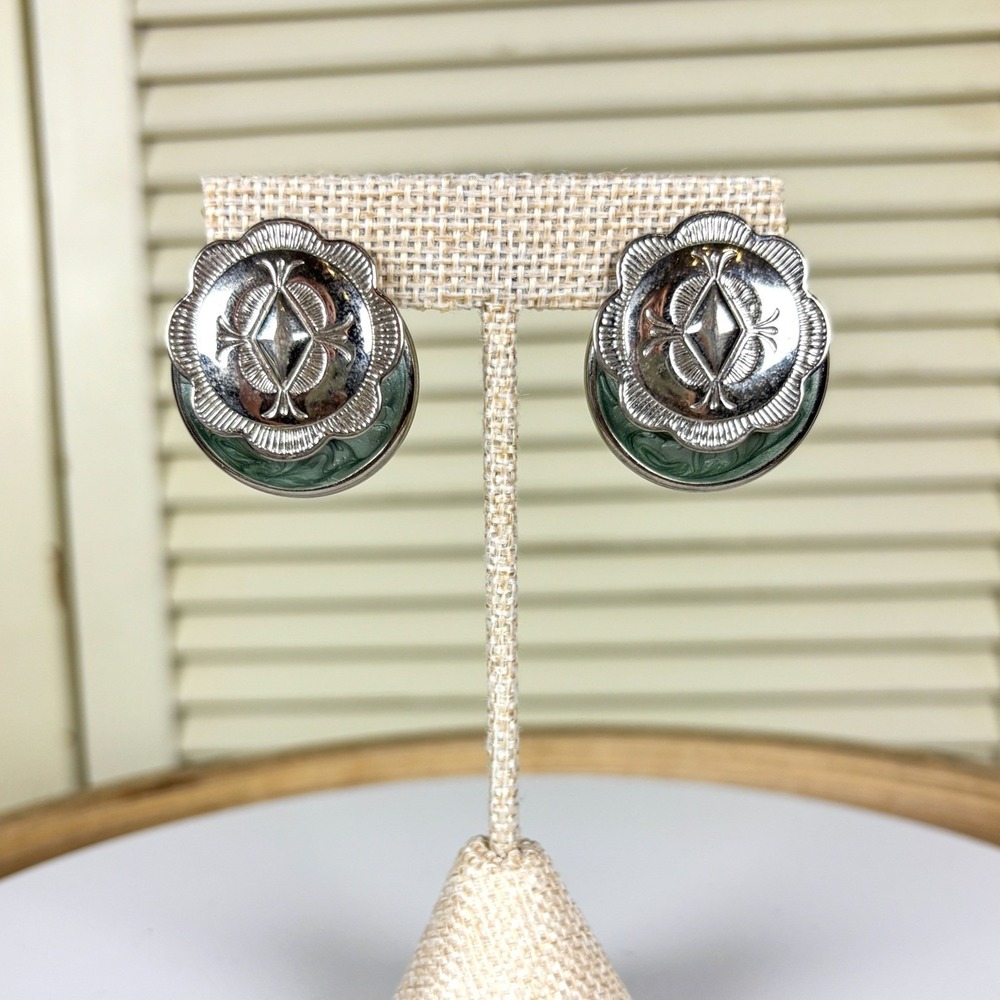 Boho Silver & Green Scalloped Concho Button Stud Earrings Etched Diamond Design